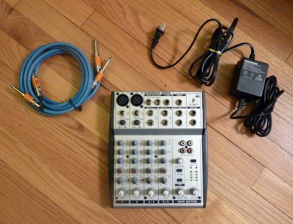 EURORACK UB802 Ultra-Low Noise Design 8-Input 2-Bus Mixer