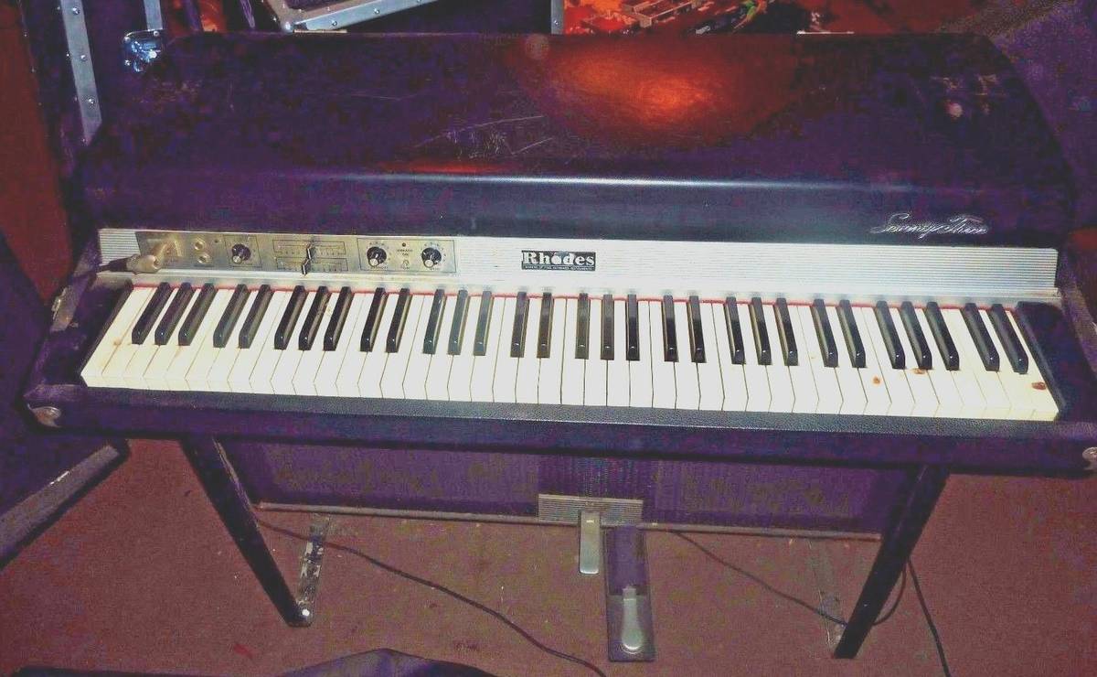 Rhodes Mark I Suitcase piano built in 1977