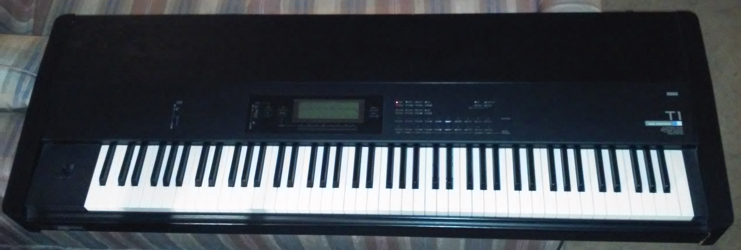 Korg T1 88 Key Workstation with SKB Case